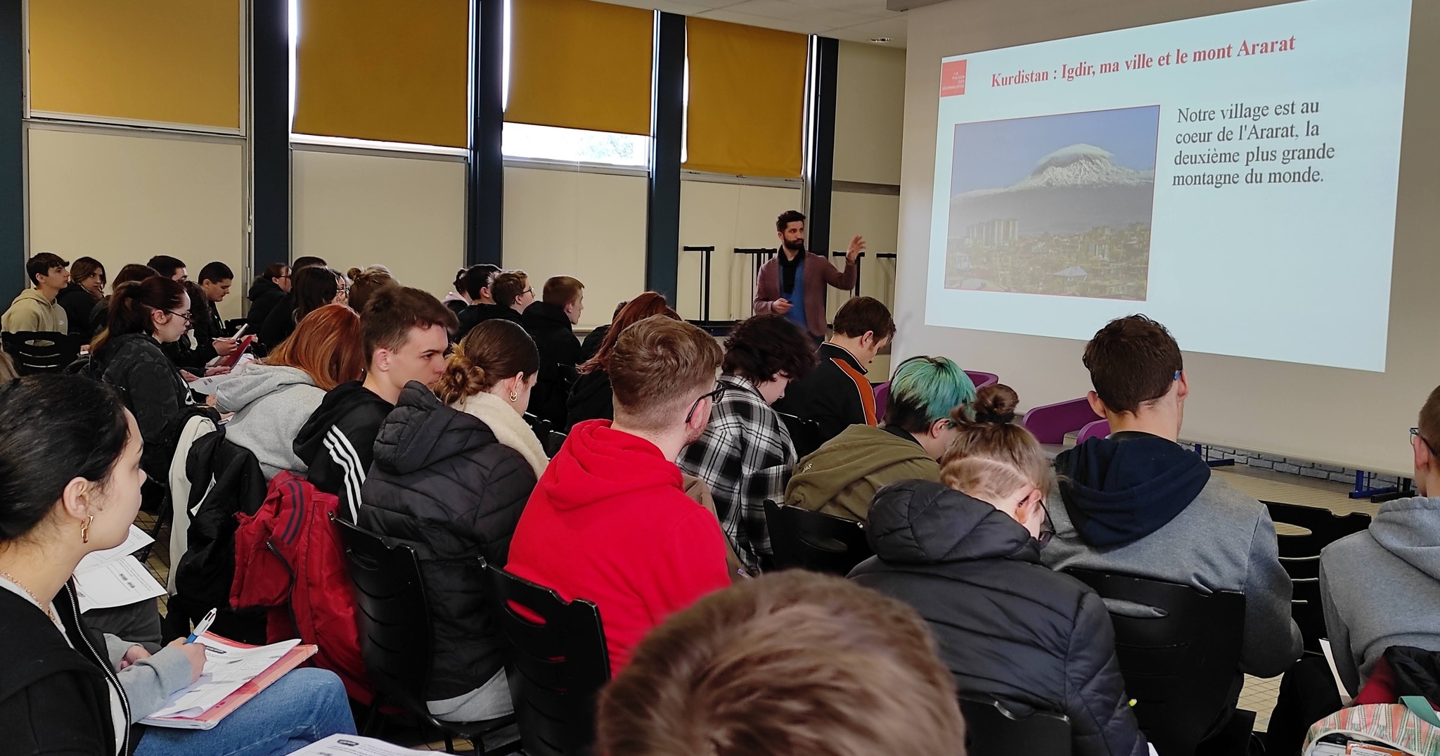 Simon Suleymani, journaliste kurde (Turquie) au lycée Joliot-Curie à Hirson