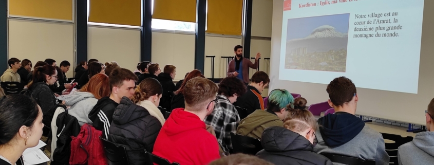 Simon Suleymani, journaliste kurde (Turquie) au lycée Joliot-Curie à Hirson